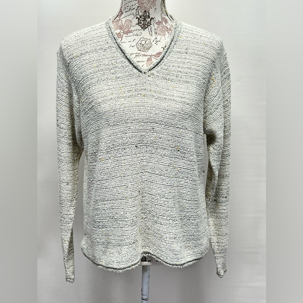 COLUMBIA Beige heather knit V‎ neck pullover size M.